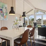 8-person Close To Childfriendly