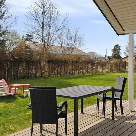 8-person Close To Childfriendly Holiday home *